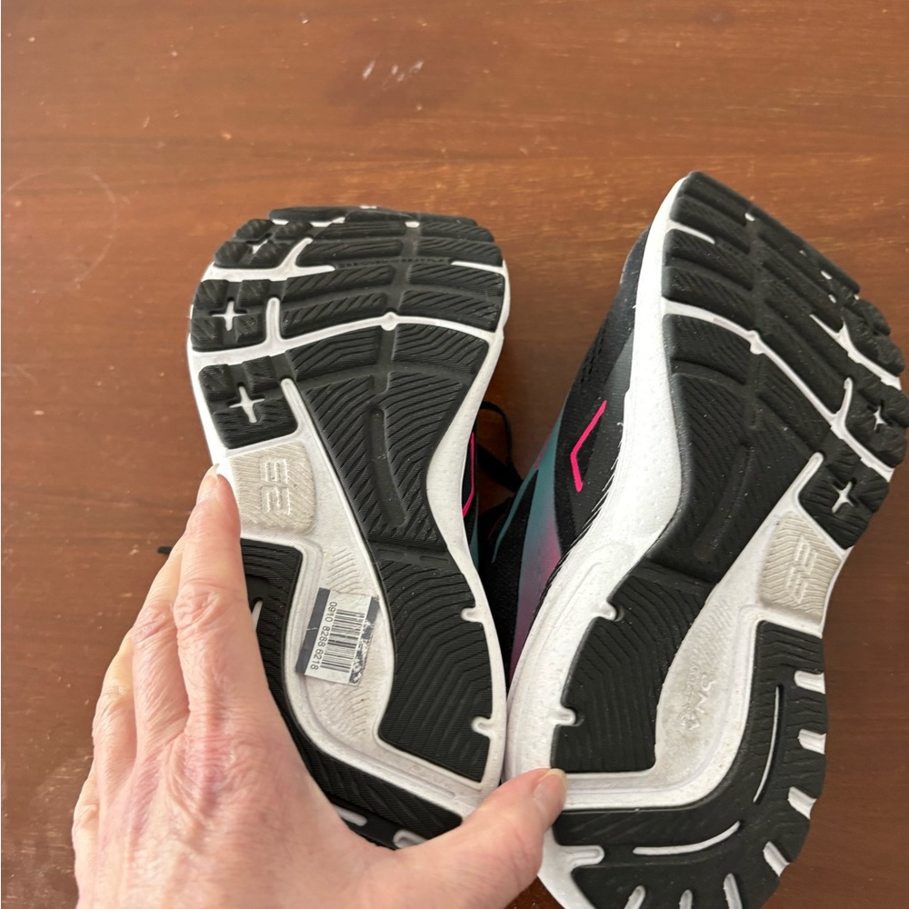 Brooks Women's Black Adrenaline GTS 23 - Picture 2 of 16